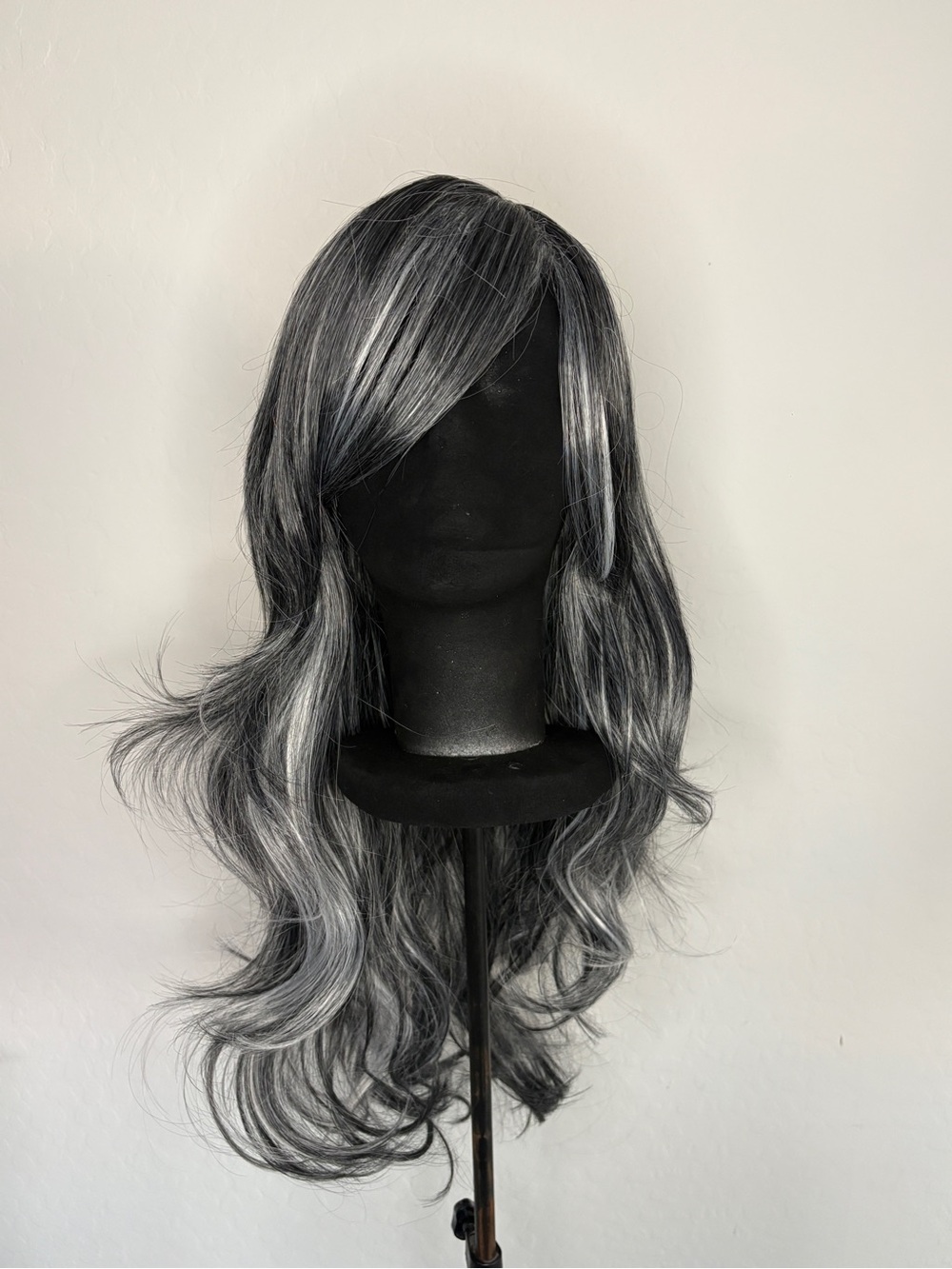 Gray Long Wavy Women’s Wig with Side Bangs